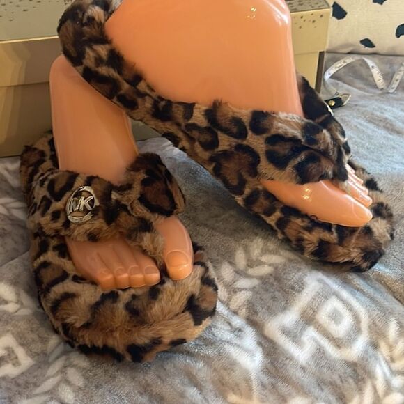 Michael Kors/mK jetset jet set thong sandals/slippers
Faux fur- animal /leopard/ - Picture 2 of 8